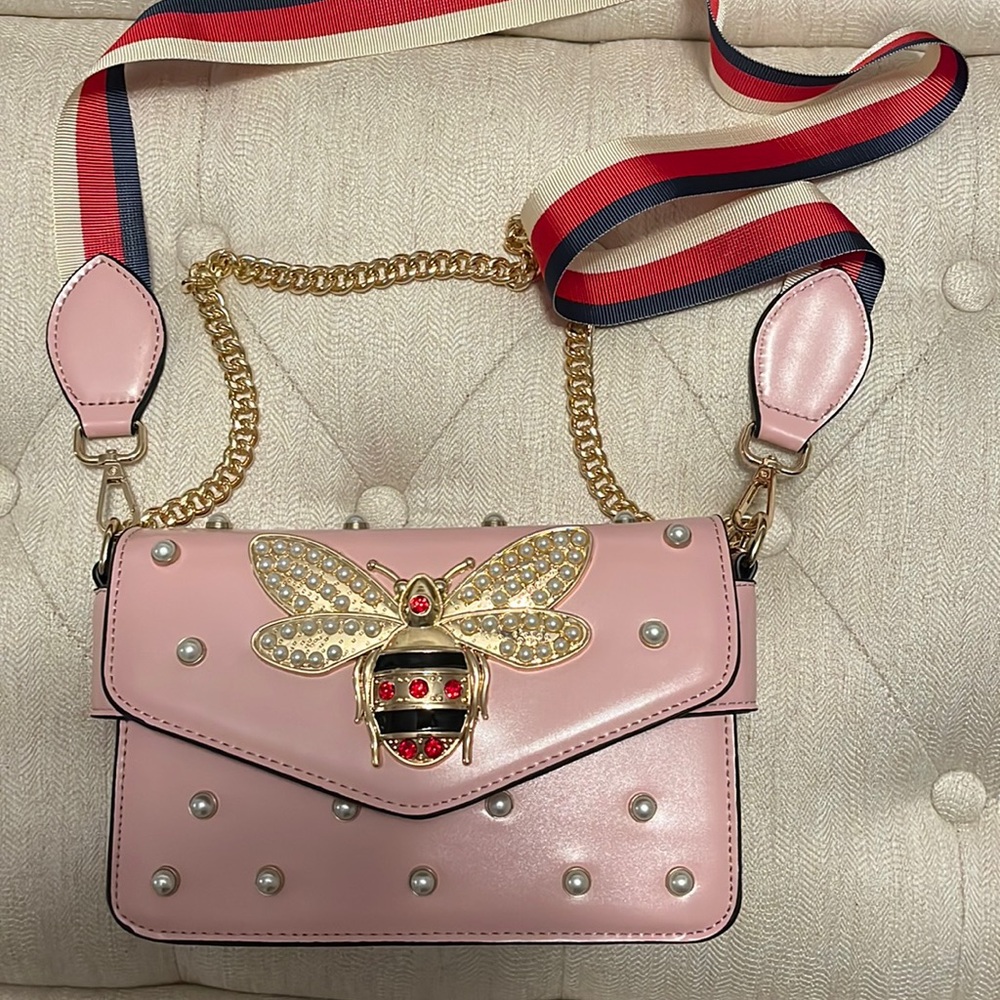 Pink bee bag with chain